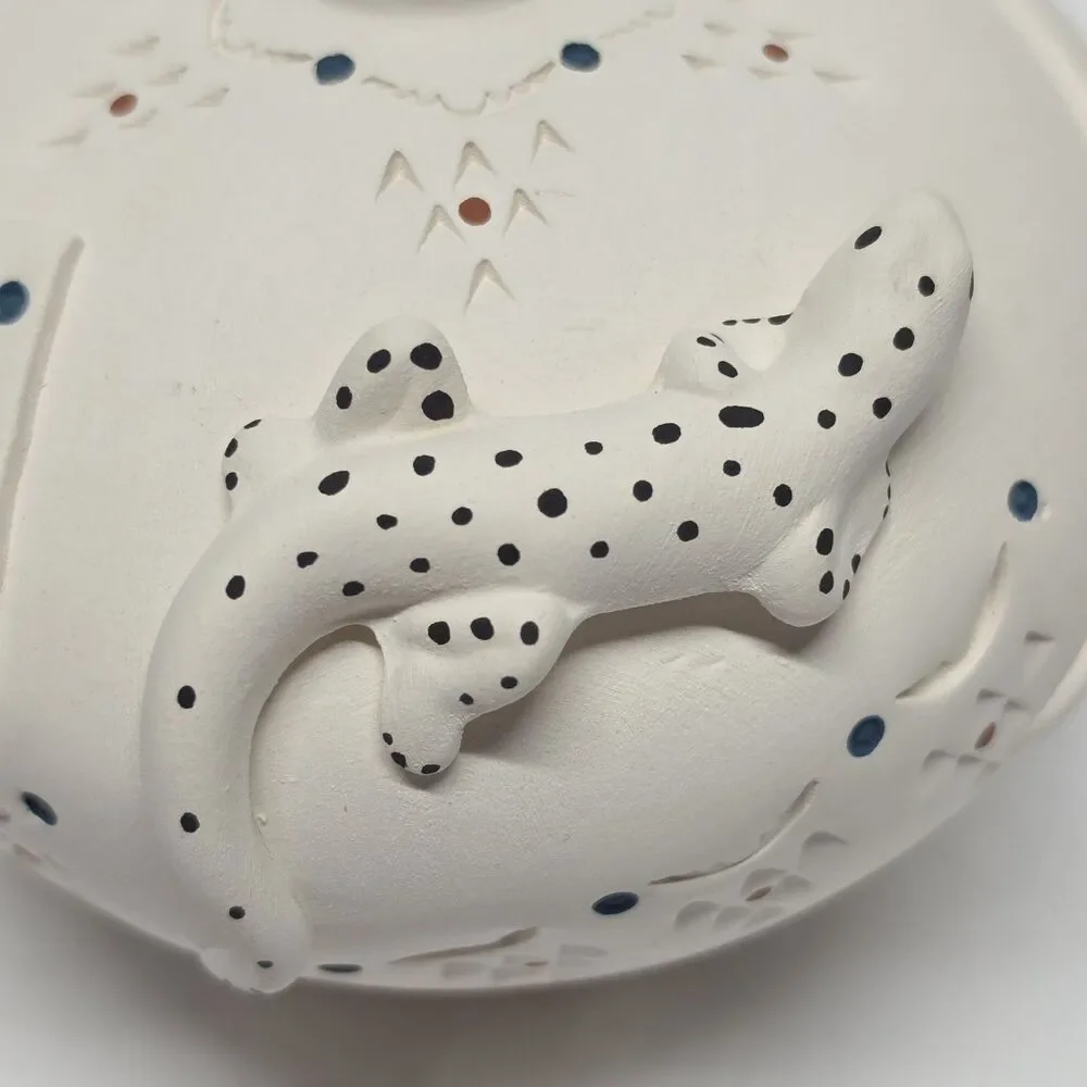 Native American Acoma Pueblo White Pottery Seed Gecko Pot Zelda & Elliott Garcia